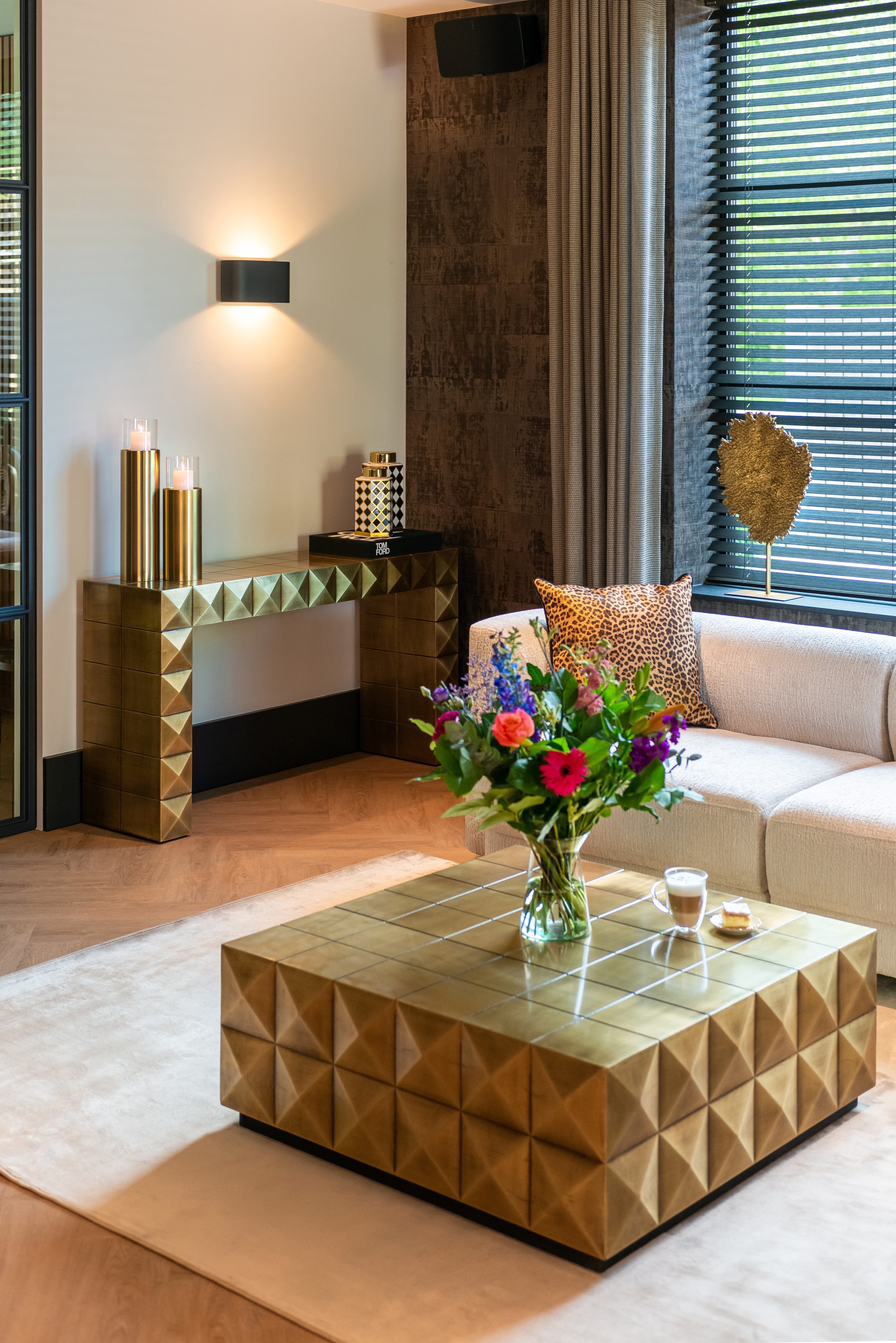 Richmond Interiors Couchtisch Collada brushed gold incl. glass top Couchtisch Richmond Interiors