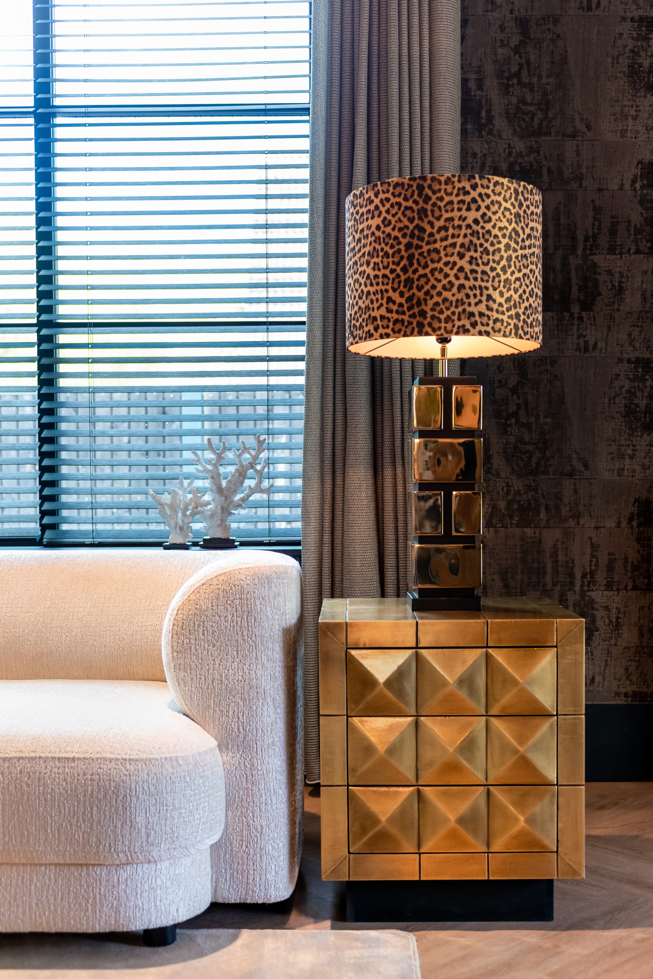 Richmond Interiors Nachttisch Collada brushed gold Nachttisch Richmond Interiors