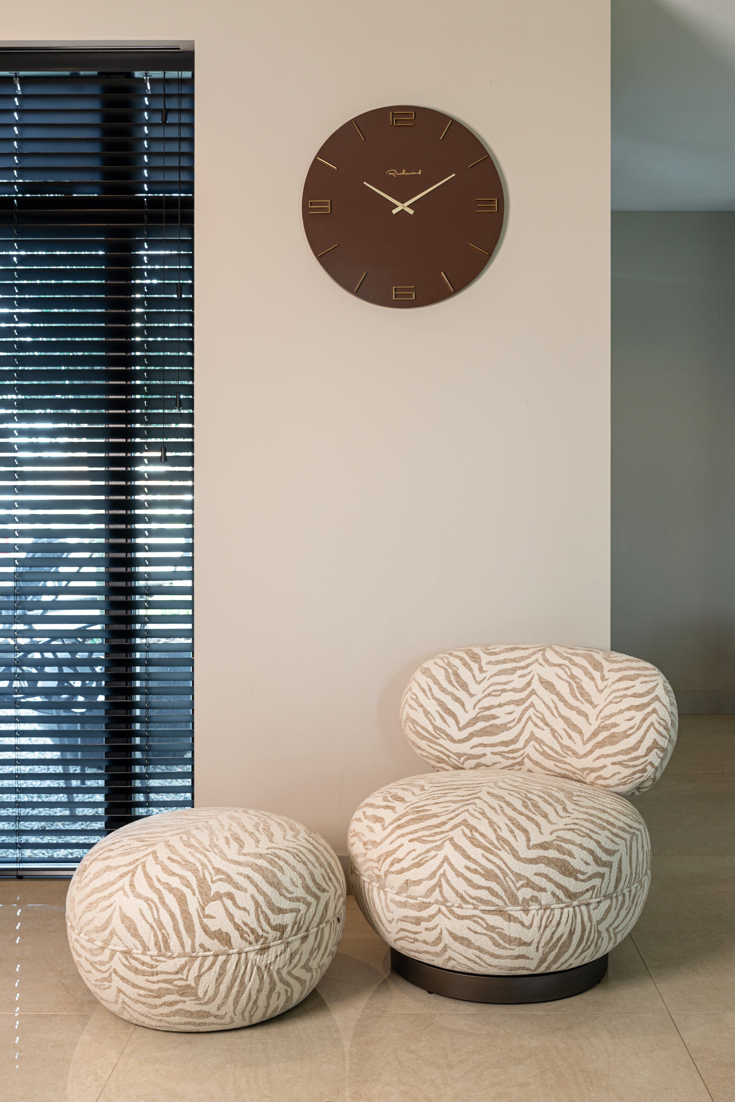 Richmond Interiors Uhr Byram Chestnut