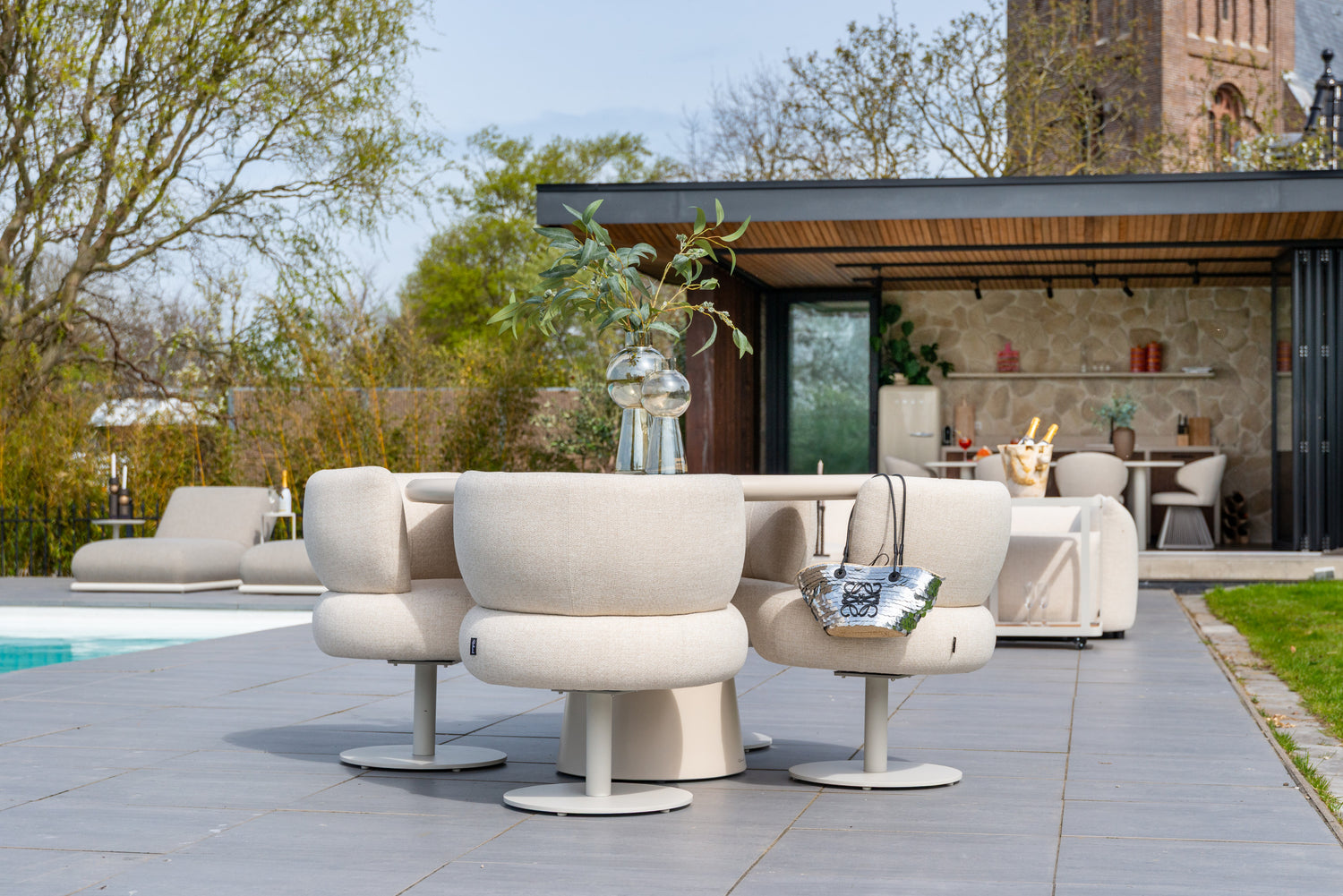 Richmond Interiors Outdoor Stuhl Mason beige alpine swivel Outdoor Stuhl Richmond Interiors