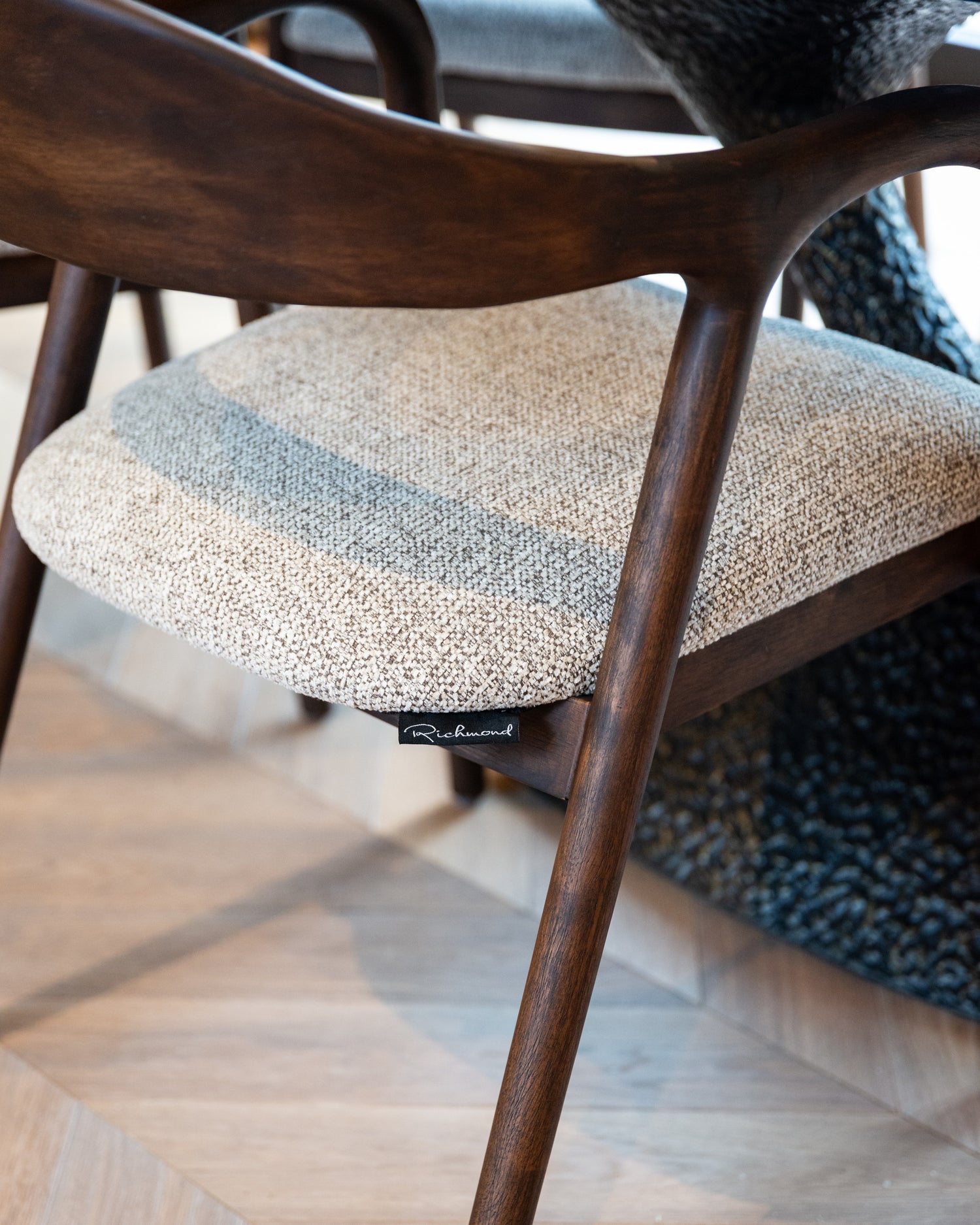 Richmond Interiors Esszimmerstuhl Mihara mocca fancy fire retardant Esszimmerstuhl Richmond Interiors
