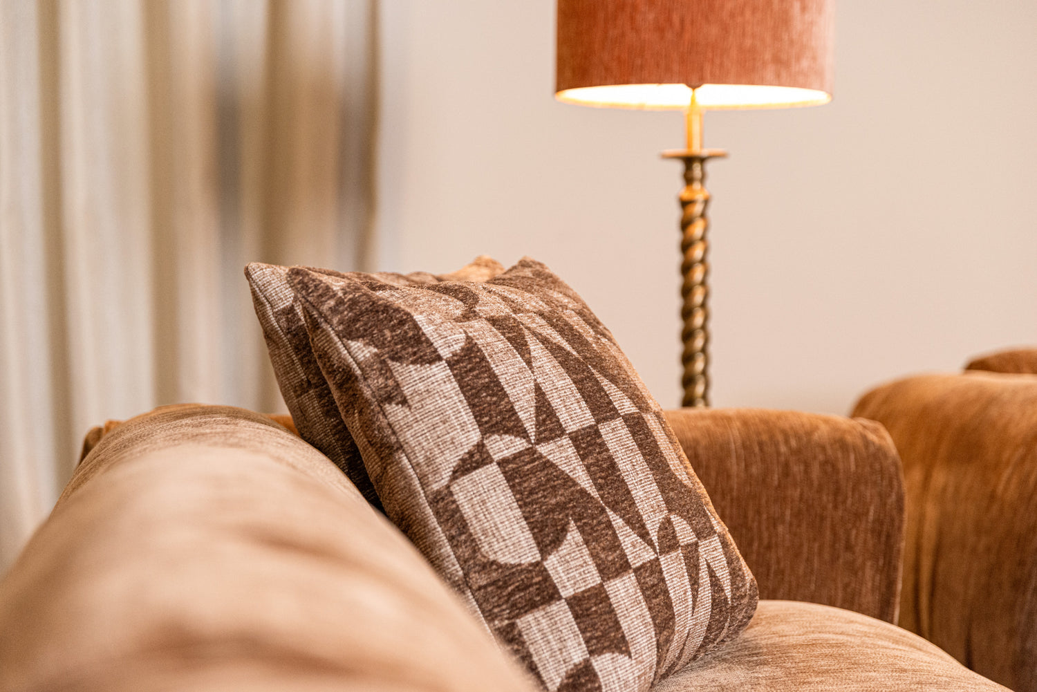 Richmond Interiors Kissen Aria brown geomatric