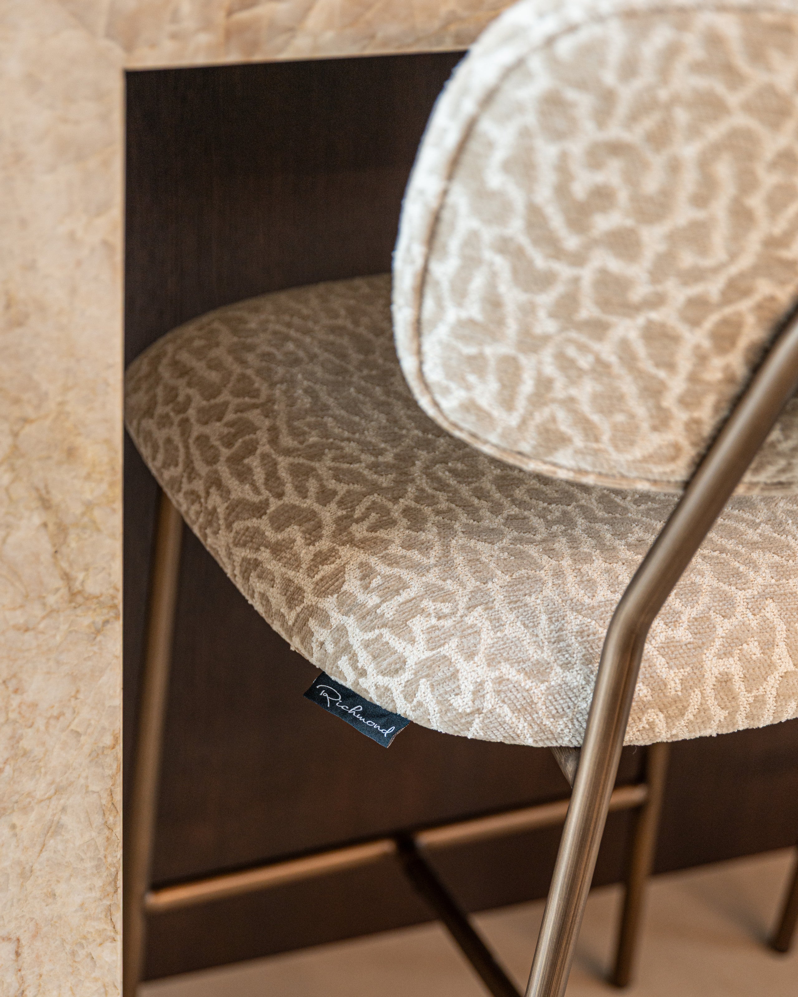 Richmond Interiors Thekenstuhl Xenia beige leopard fire retardant (Set of 2) Thekenstuhl Richmond Interiors