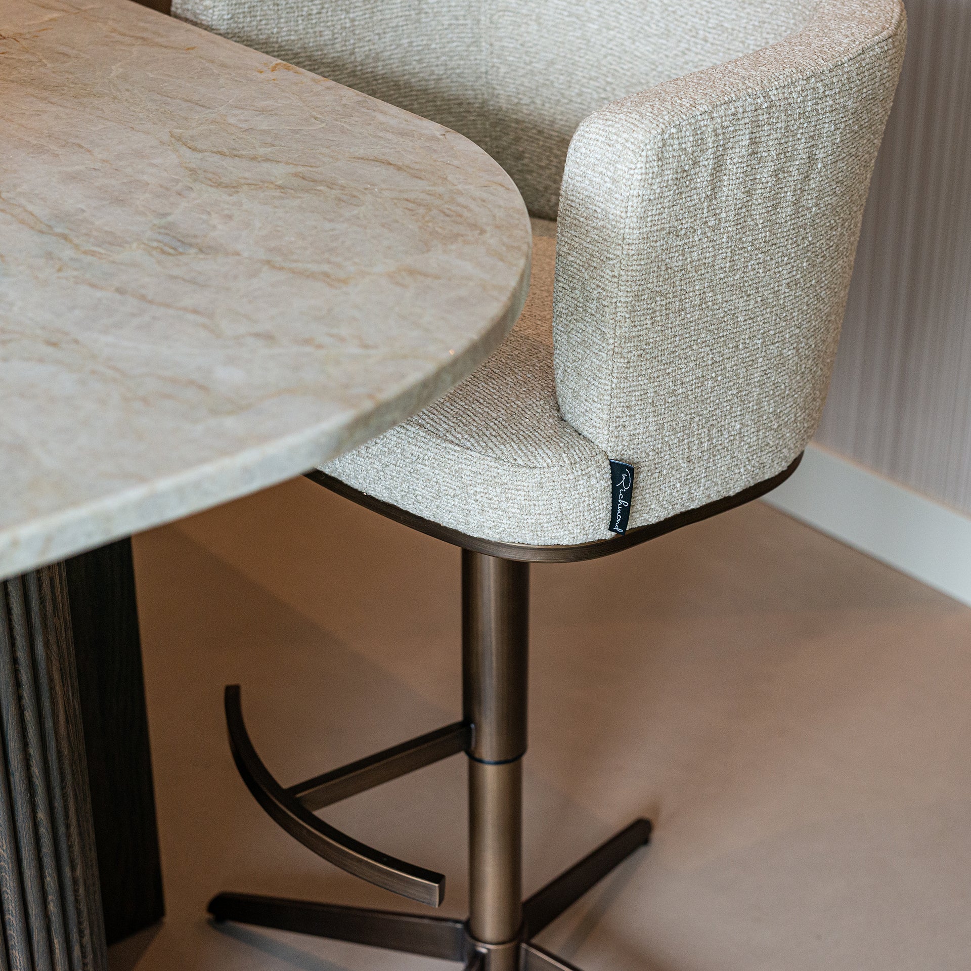 Richmond Interiors Bar-/Thekenstuhl Cheyenne biscotti (Biscotti) Barstuhl Richmond Interiors