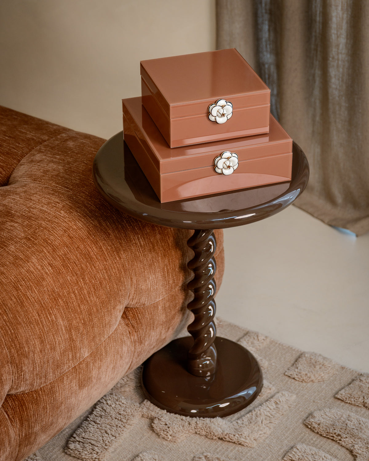 Richmond Interiors Beistelltisch Caspian Chestnut Richmond Interiors