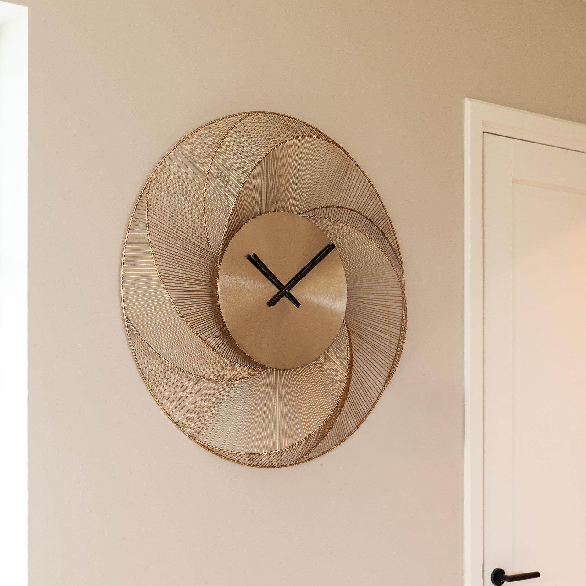 Richmond Interiors – Wanduhr Denver Gold Wanduhr Richmond Interiors