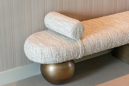 Richmond Interiors Bank Alexander Jones beige angora (Geneva) Bank Richmond Interiors