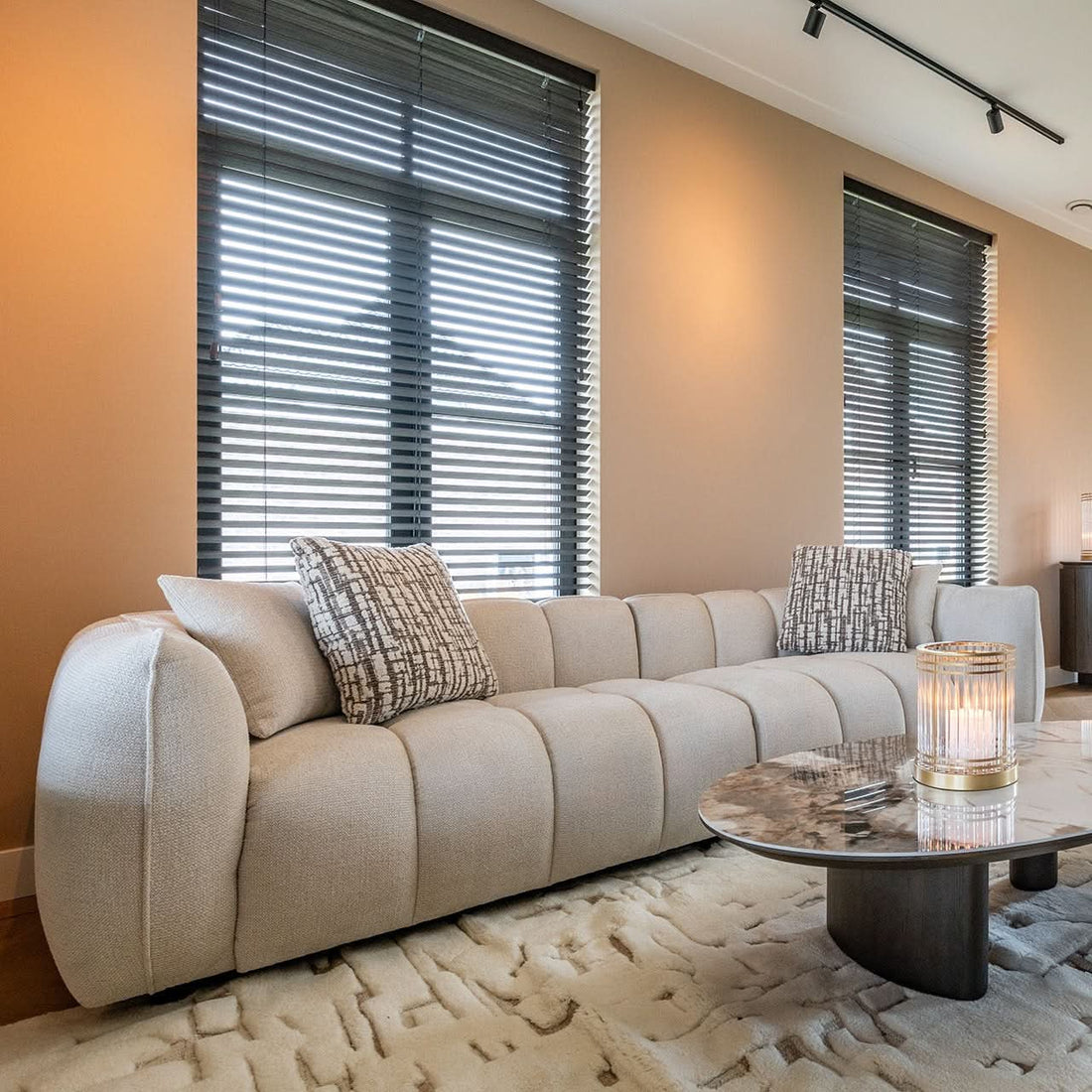 Richmond Interiors – Sofa Jezebel Cream Fancy 4-Sitzer Sofa Richmond Interiors