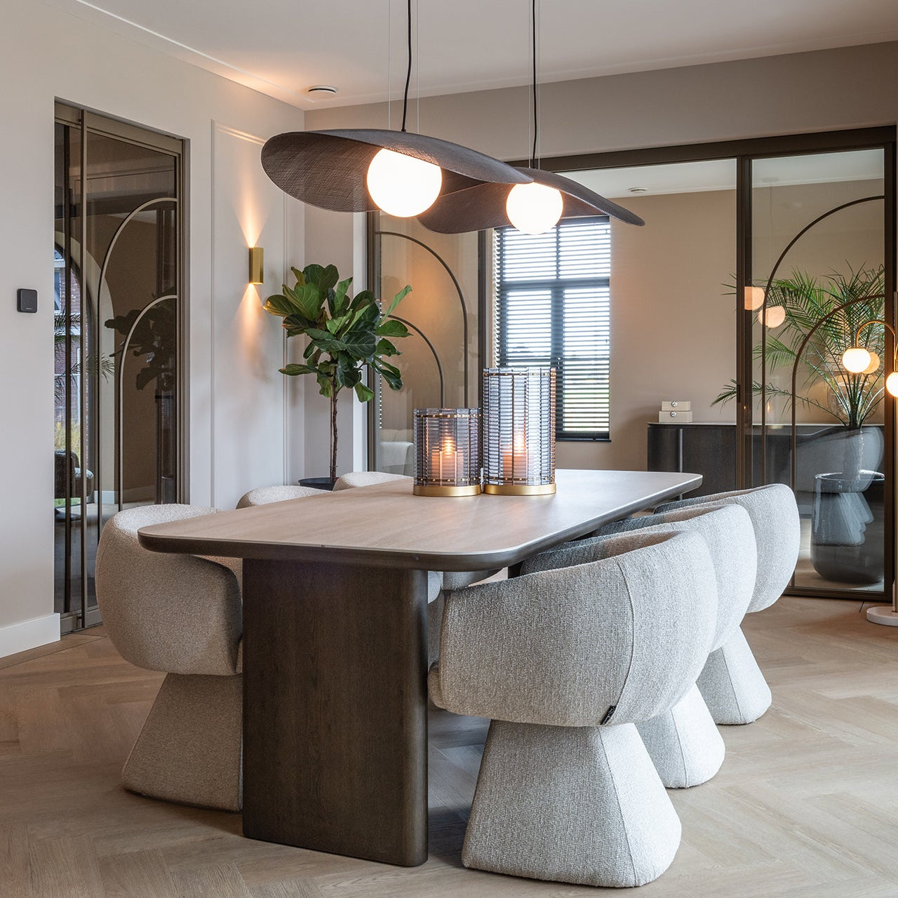 Richmond Interiors – Esszimmerstuhl Quiriro biscotti drehbar Esszimmerstuhl Richmond Interiors