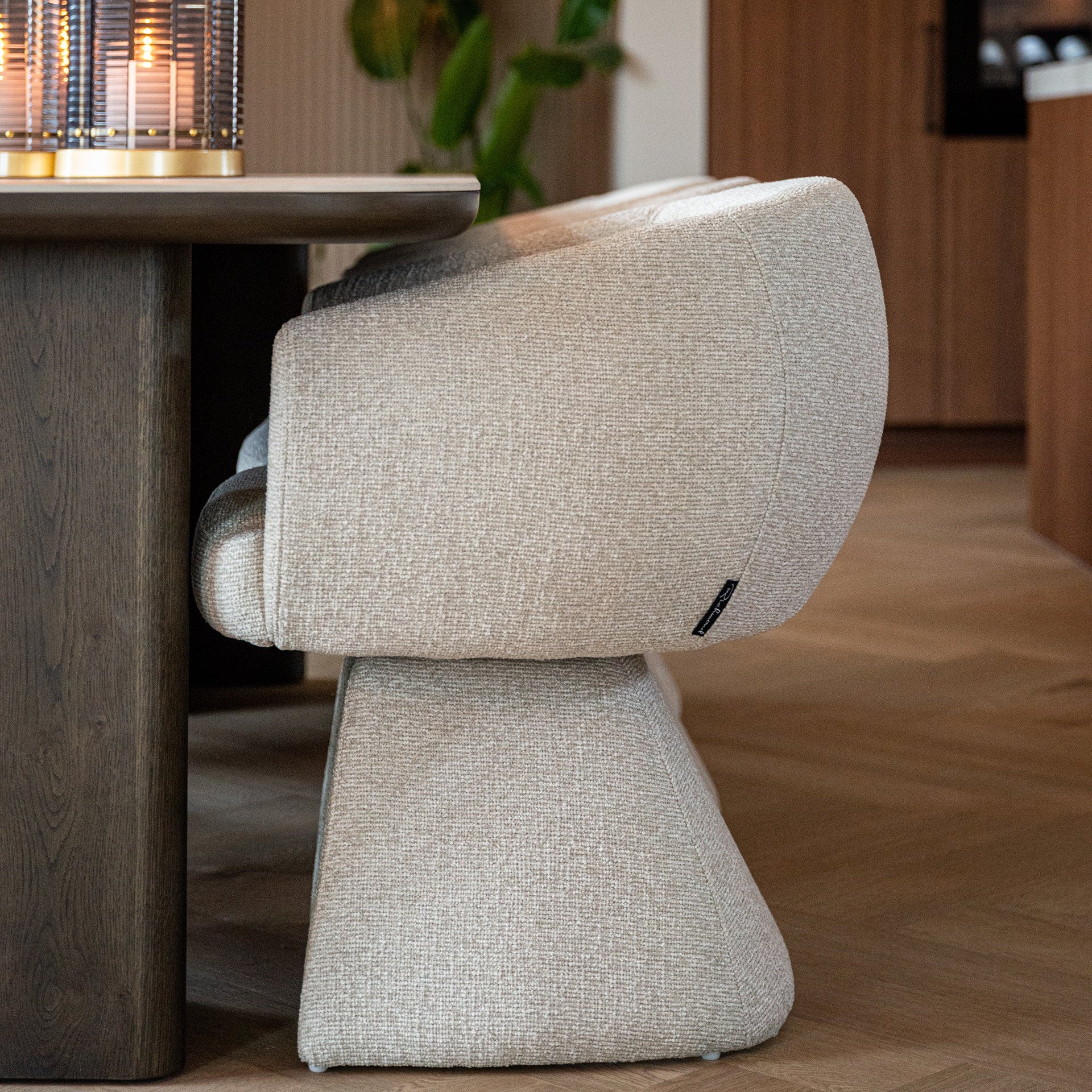 Richmond Interiors – Esszimmerstuhl Quiriro biscotti drehbar Esszimmerstuhl Richmond Interiors