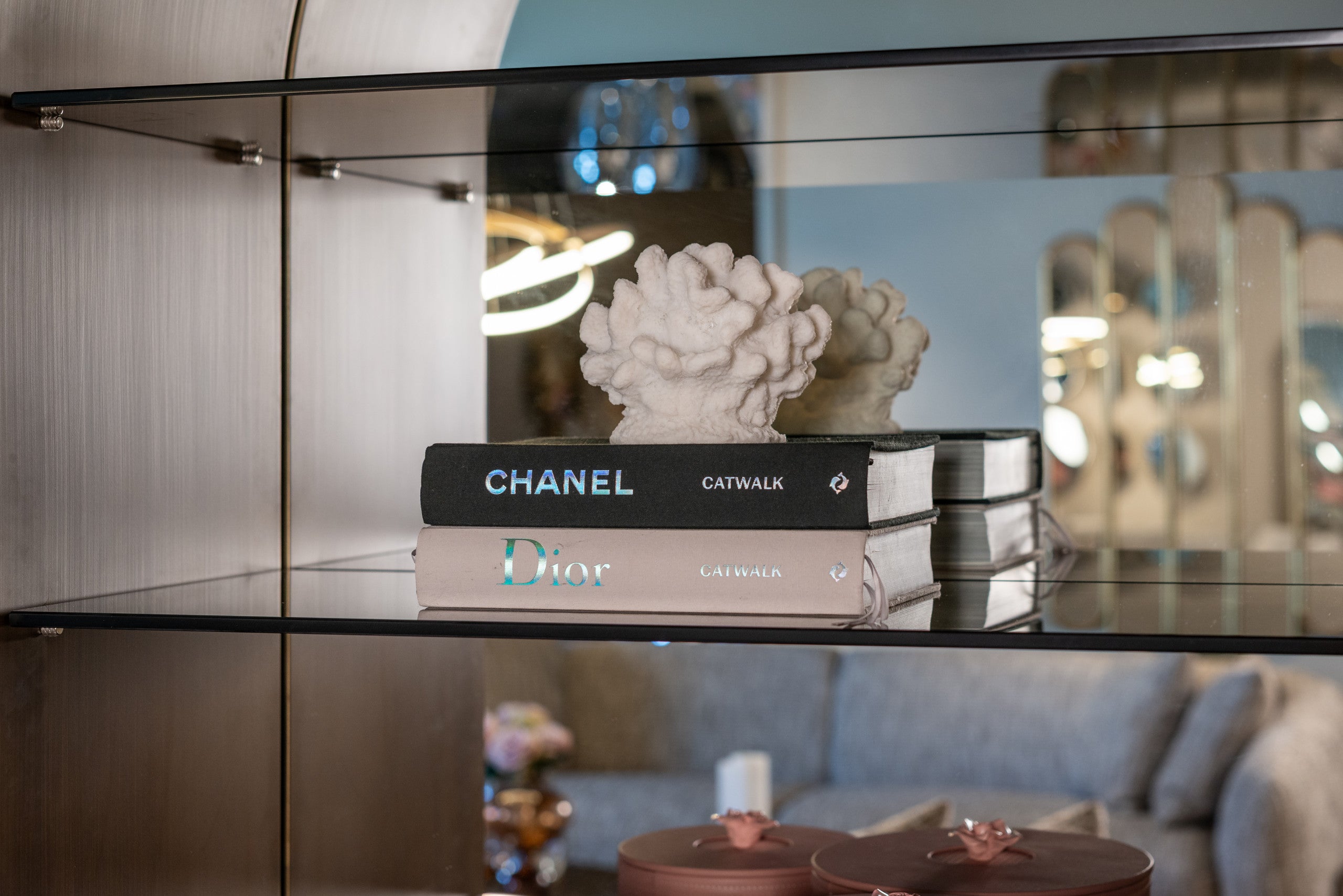 Richmond Interiors Vitrine Bowic brushed gold Vitrine Richmond Interiors