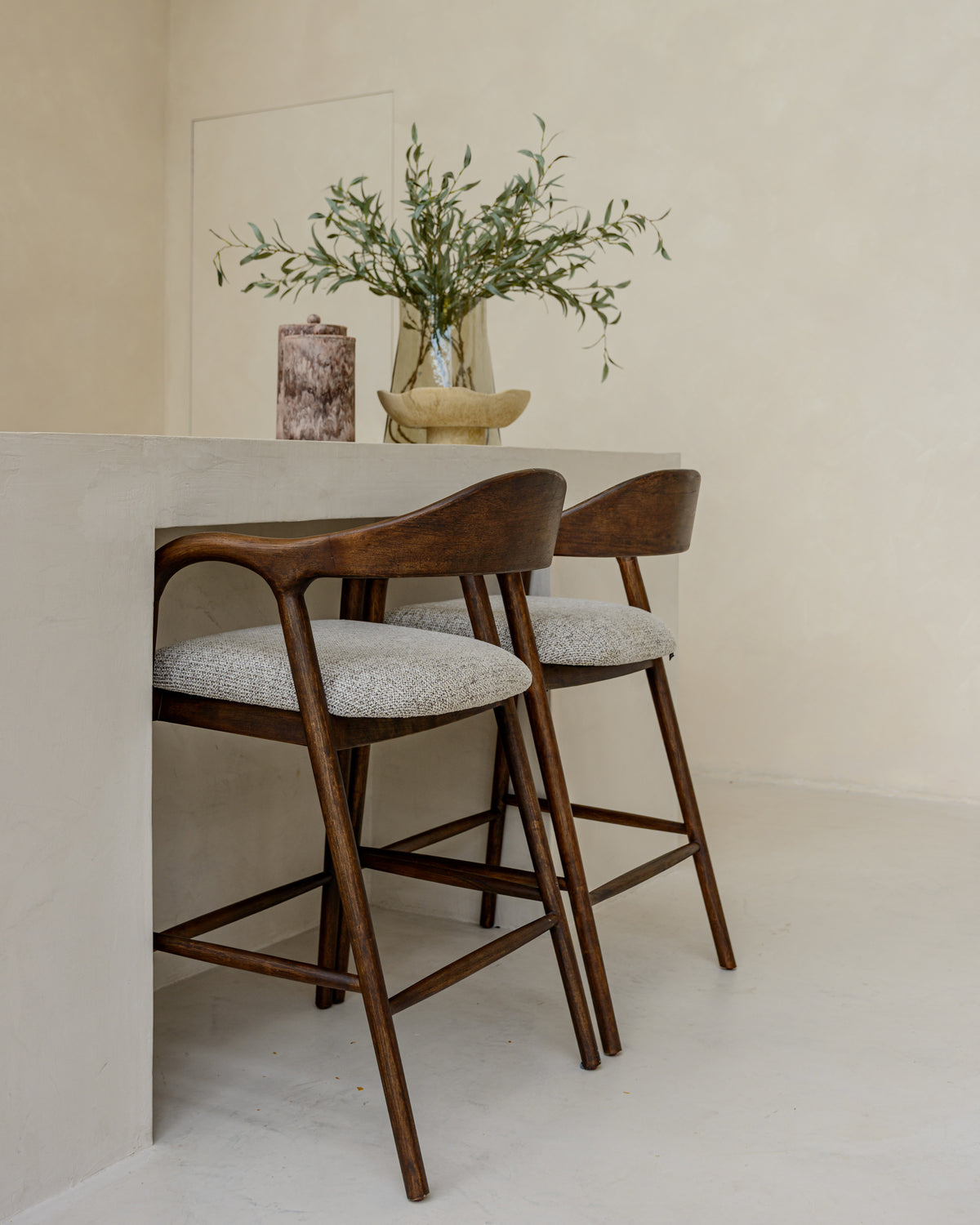 Richmond Interiors Thekenstuhl Mihara mocca fancy fire retardant Richmond Interiors