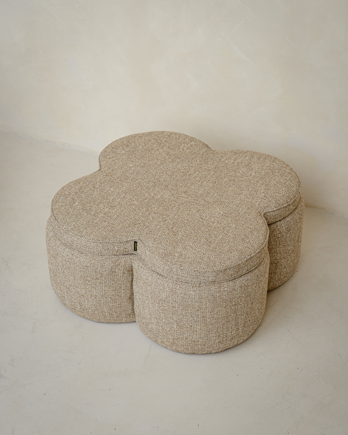 Richmond Interiors Hocker &amp; Fußbank Corbeau sand tweed Richmond Interiors