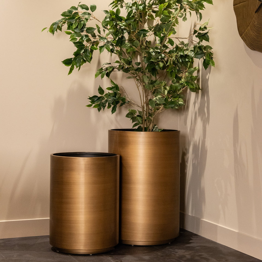 Richmond Interiors Pflanzgefäß Dira 45Ø (Brushed Gold) Pflanzenkübel Richmond Interiors