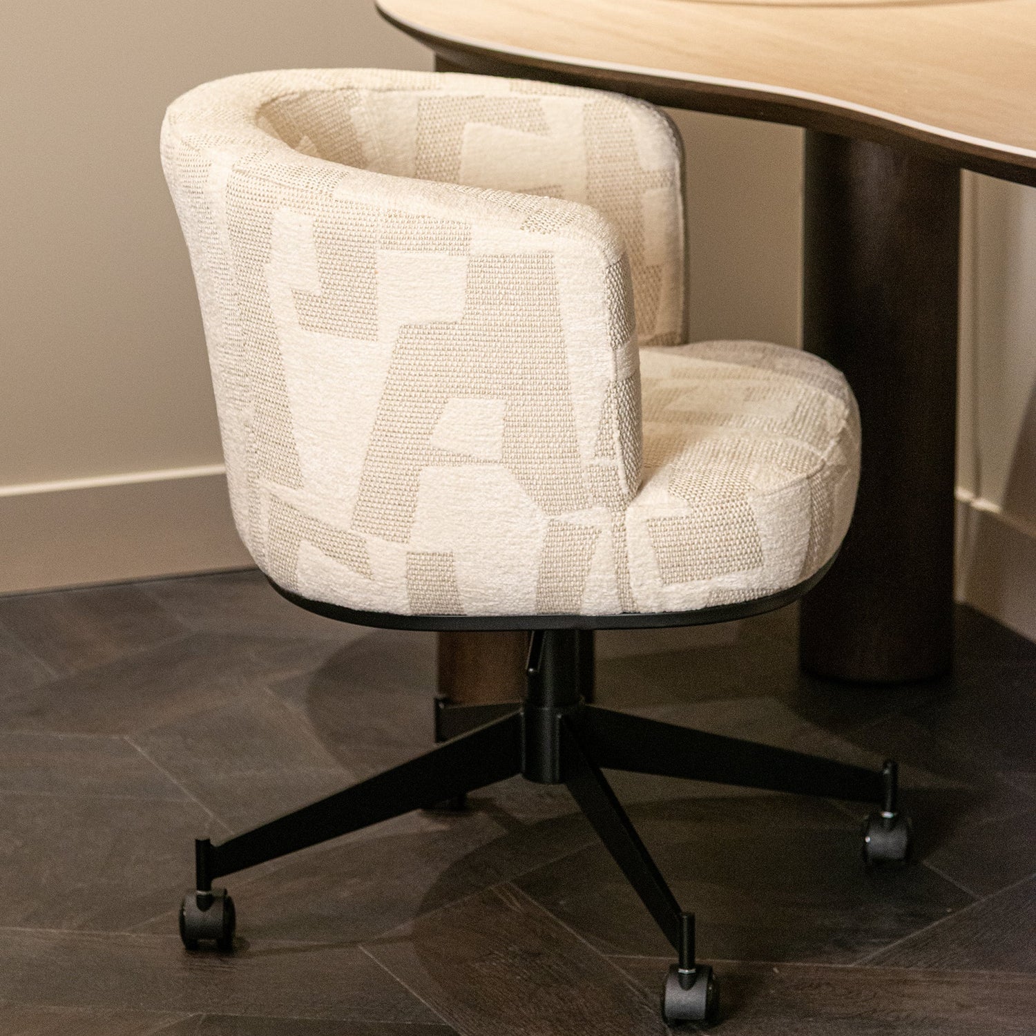 Richmond Interiors Drehstuhl Rochenne mit Rädern beige graffic (Beige graffic) Drehstuhl Richmond Interiors