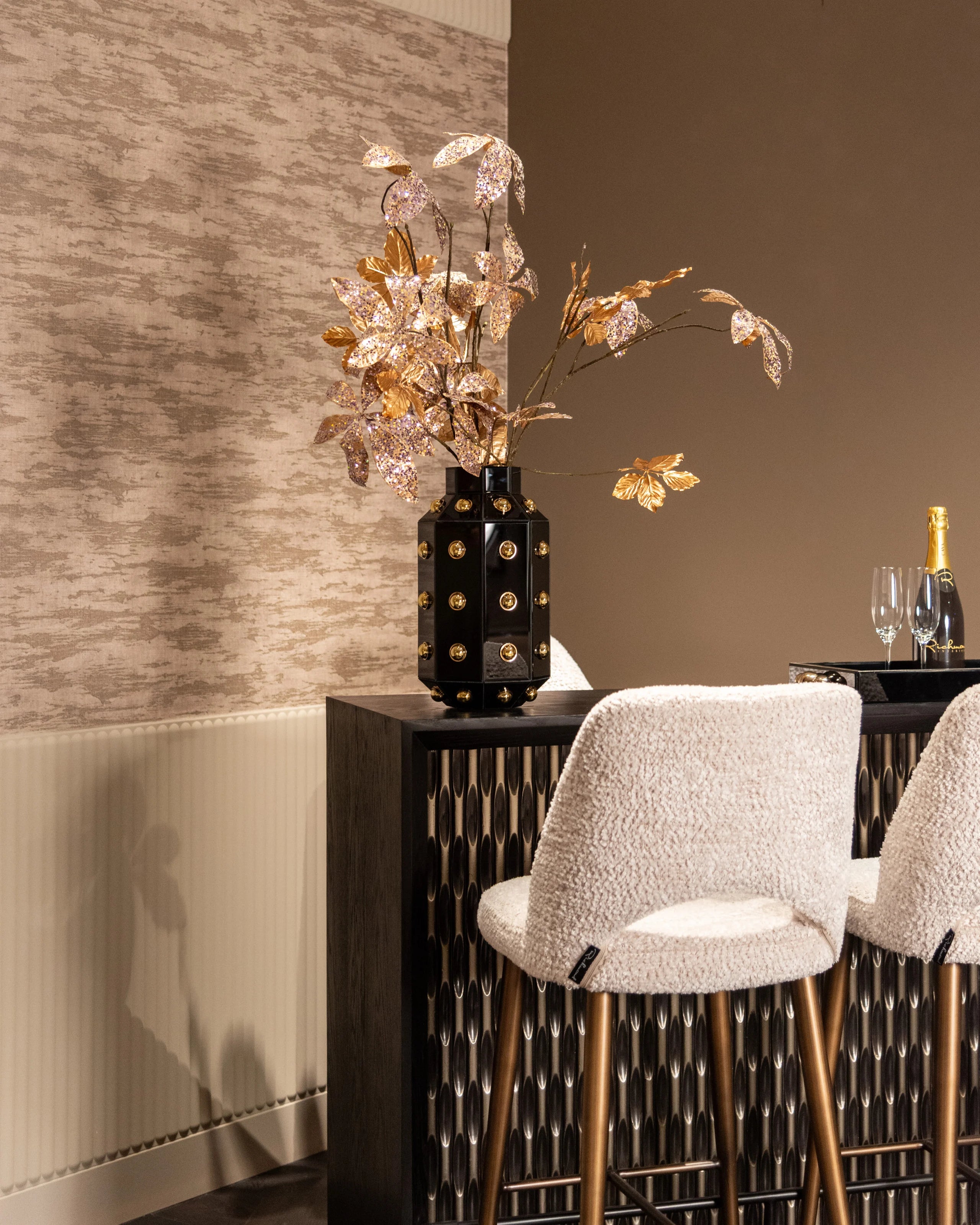 Richmond Interiors Tablett Liv black/gold Tablett Richmond Interiors