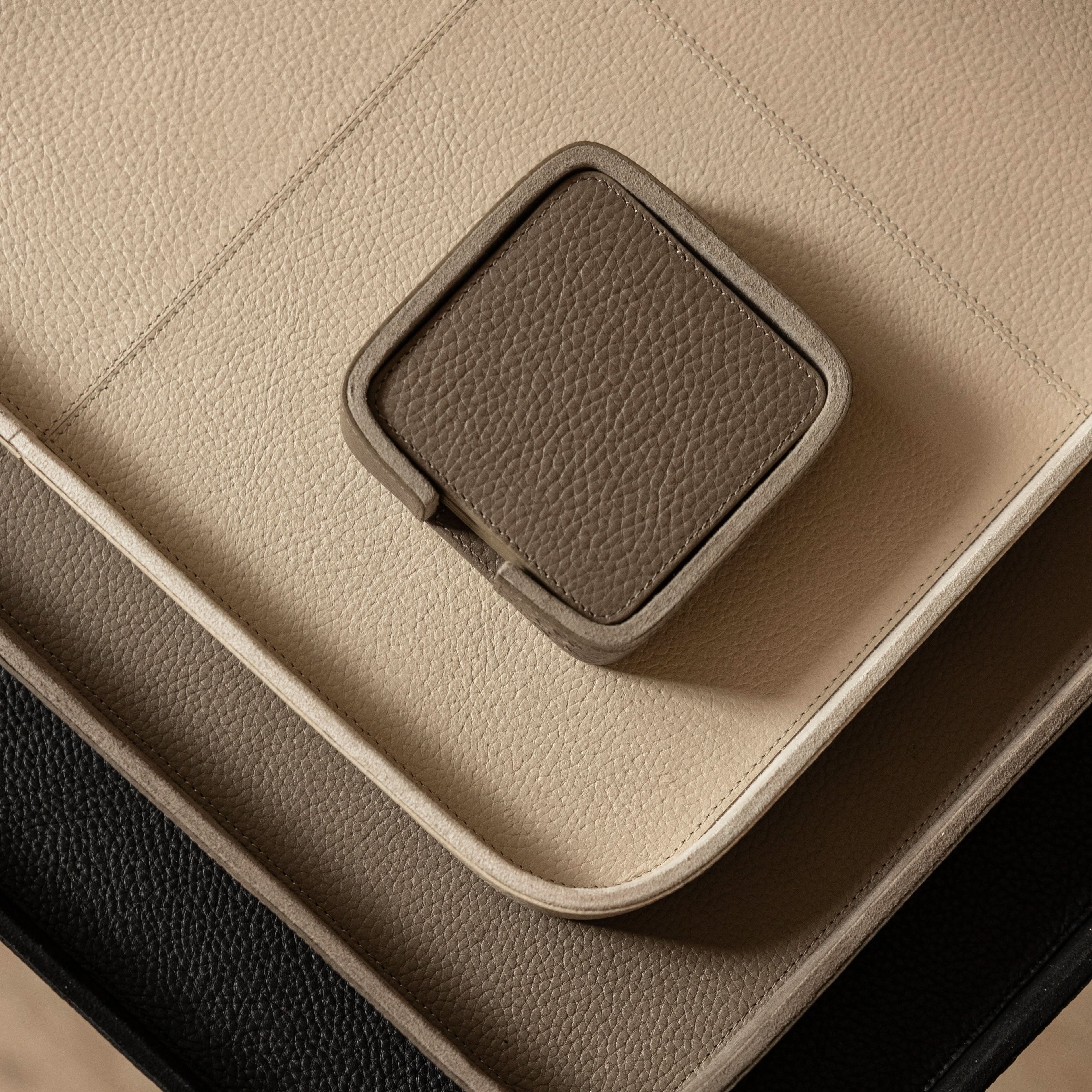 Chamada Ledertablett – Viereckig Beige L (50 x 50 cm) Deko-Tablett Chamada
