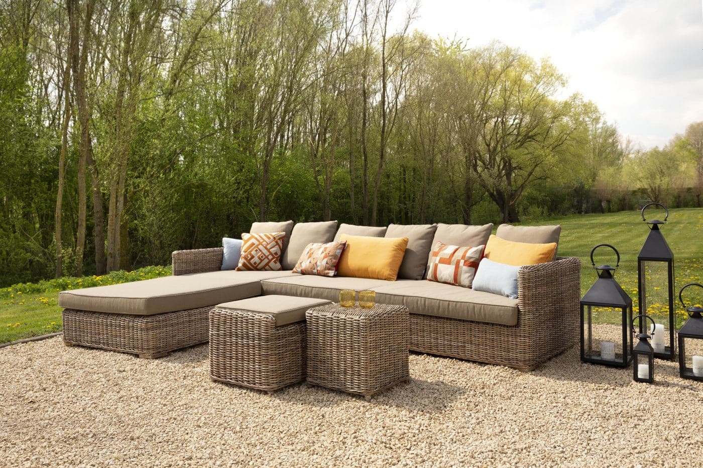 Flamant - HILLS, Gartensofa, mit Kissen + Hocker Outdoor Sofa 3-Sitzer Flamant