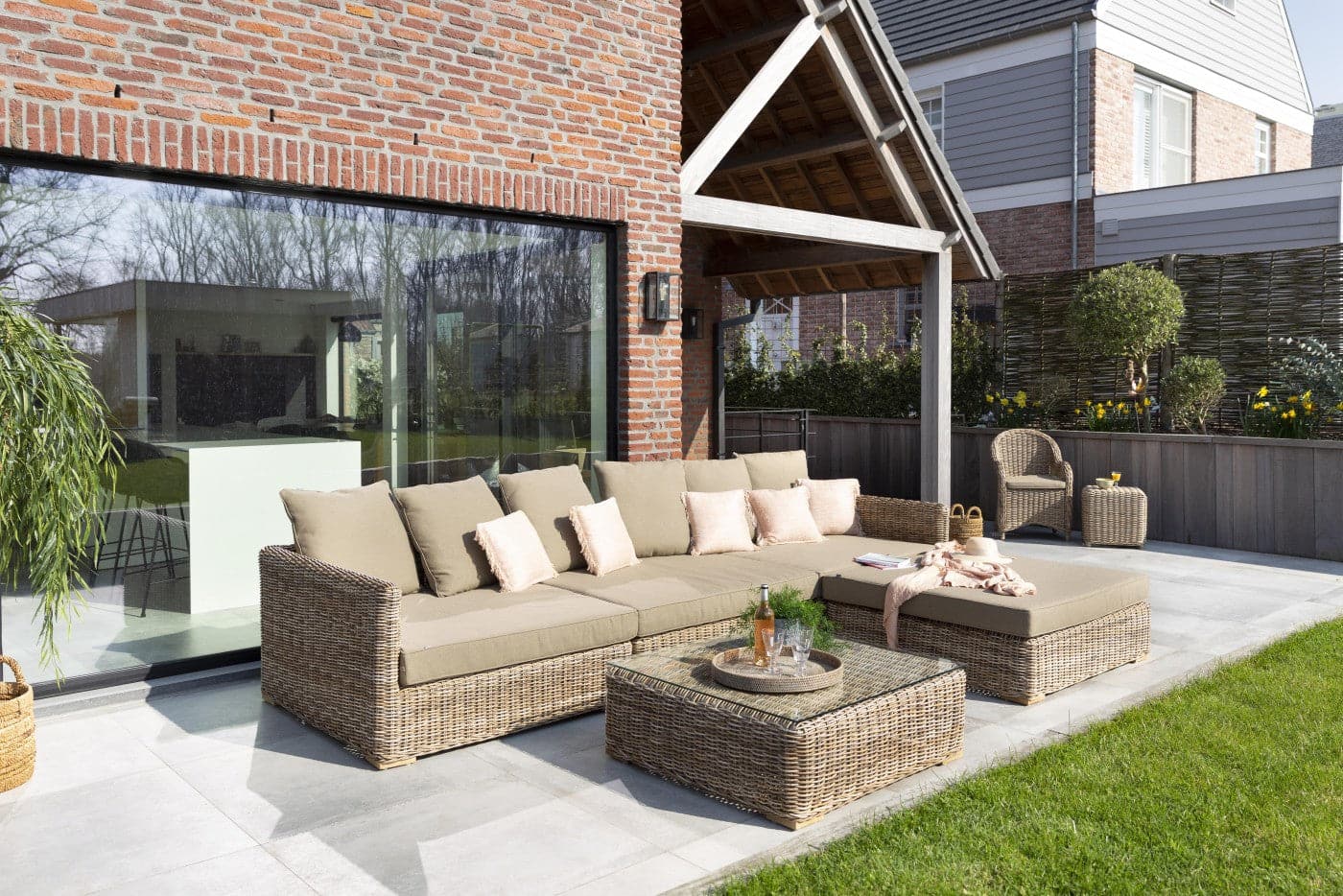 Flamant - HILLS, Gartensofa, mit Kissen + Hocker Outdoor Sofa 3-Sitzer Flamant