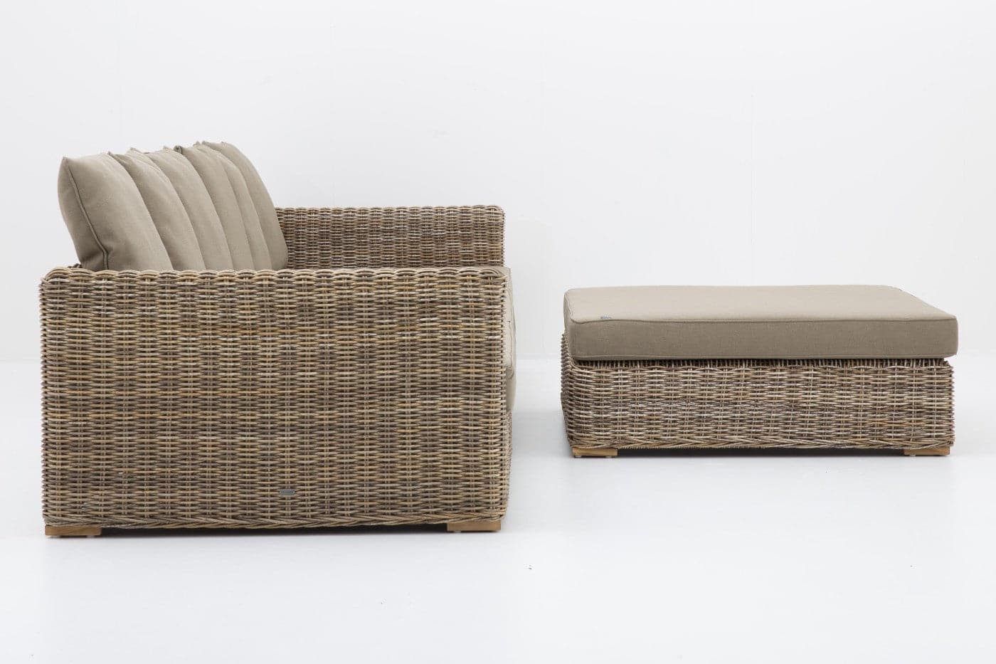 Flamant - HILLS, Gartensofa, mit Kissen + Hocker Outdoor Sofa 3-Sitzer Flamant