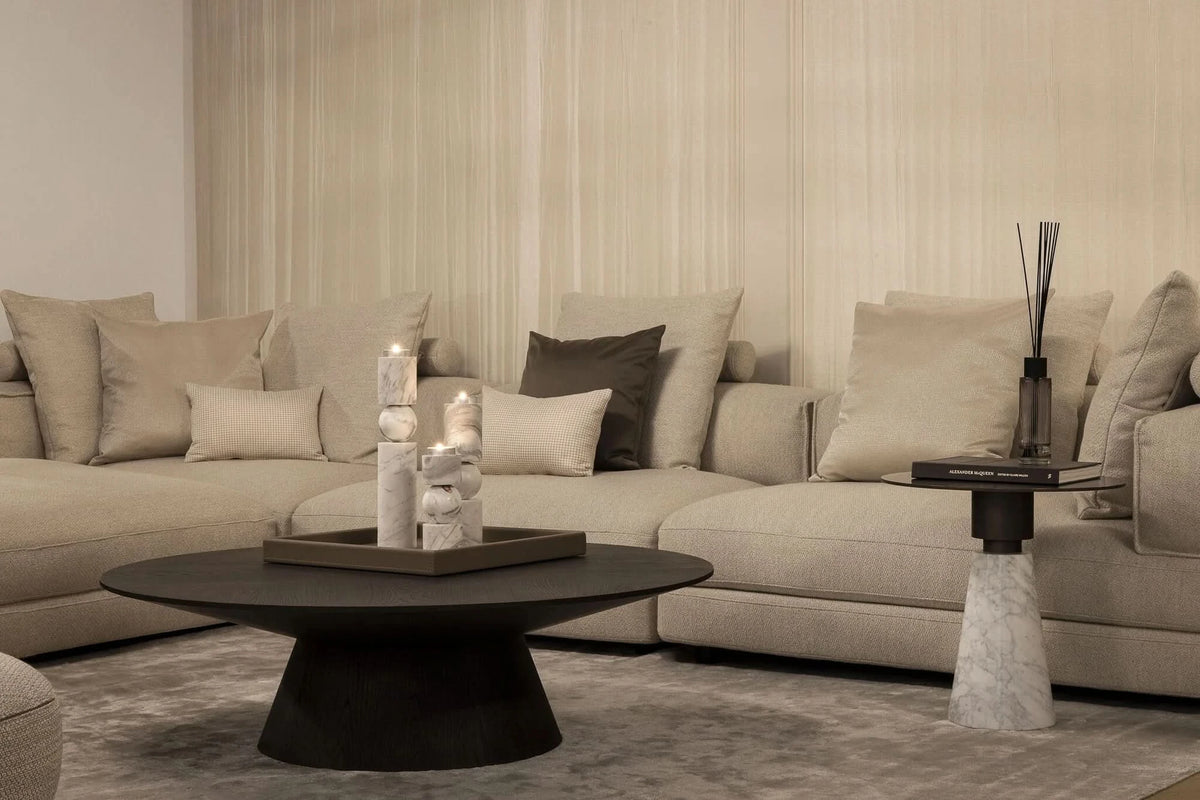 The Grand Collection SHANE Beistelltisch – Weißer Carrara-Marmor und Bronze Beistelltisch rund The Grand Collection